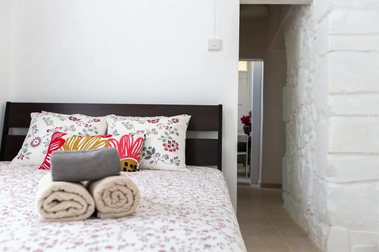 Laila'S Cozy Garden House & Studio Larnaca Konukevi